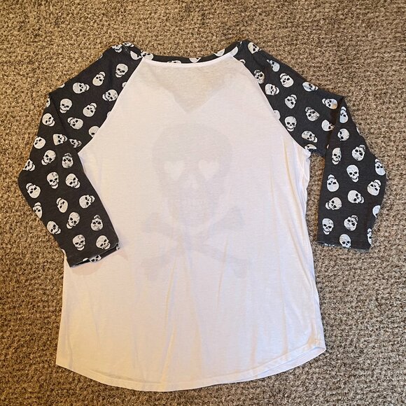 NWOT Size Grayson Threads Skull Crossbones gray white tissue tee quarter sleeves - Picture 4 of 11